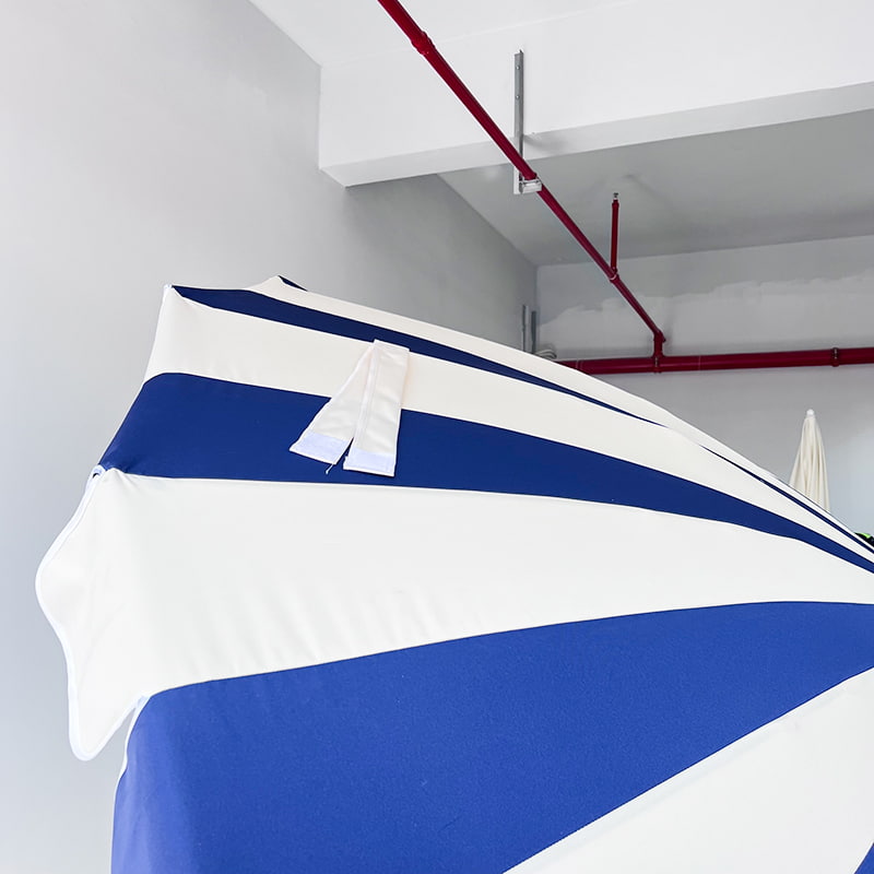 2,5 M blå og hvid patchwork Pagoda paraply