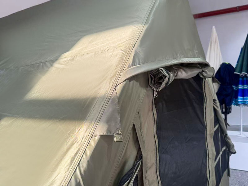 Militærgrønt oppusteligt campingtelt i lille størrelse Militærgrønt oppusteligt campingtelt i lille størrelse