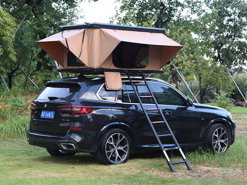 Campingtelt på taget med stige Campingtelt på taget med stige