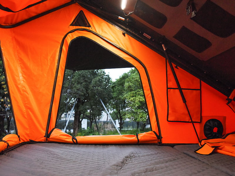 Campingtelt på taget med stige Campingtelt på taget med stige