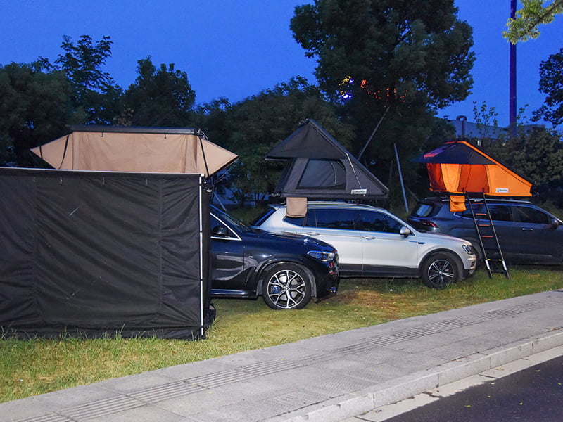 Campingtelt på taget med stige Campingtelt på taget med stige